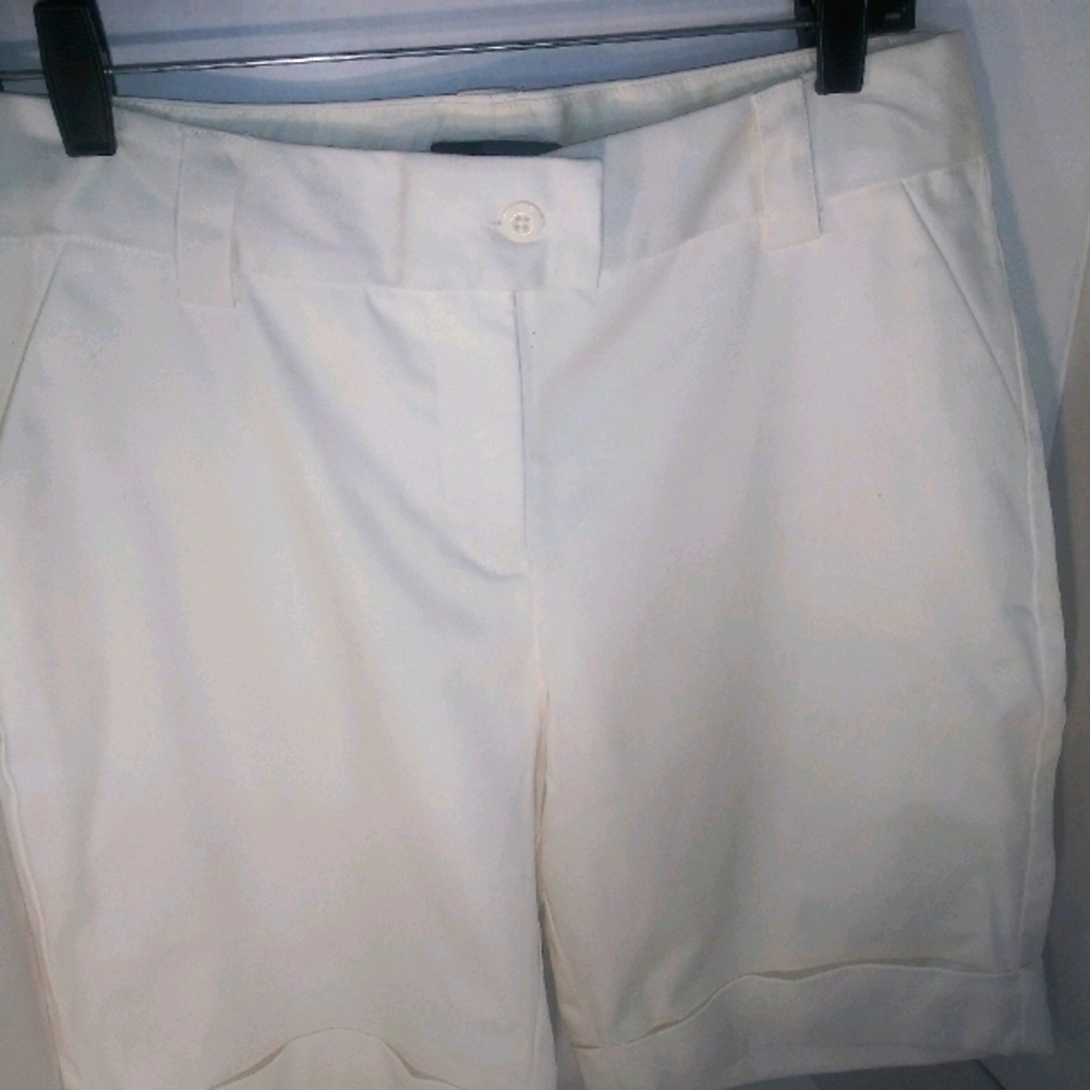 The Limited white Bermuda shorts sz 6